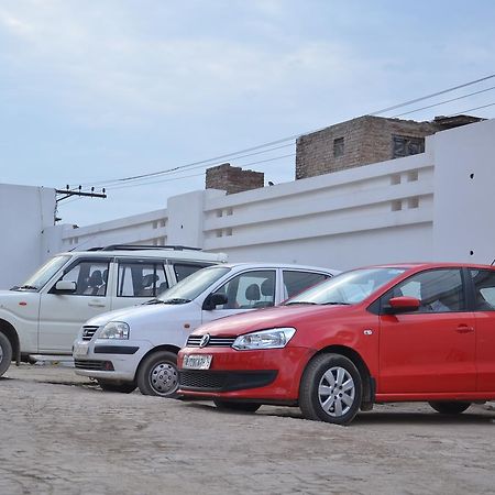 Hotel Bellevue inn Gangānagar Buitenkant foto
