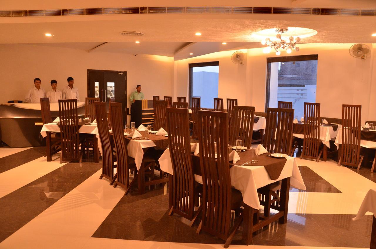 Hotel Bellevue inn Gangānagar Buitenkant foto