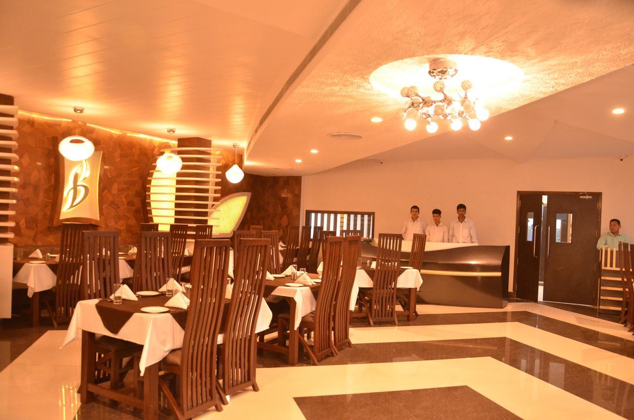 Hotel Bellevue inn Gangānagar Buitenkant foto